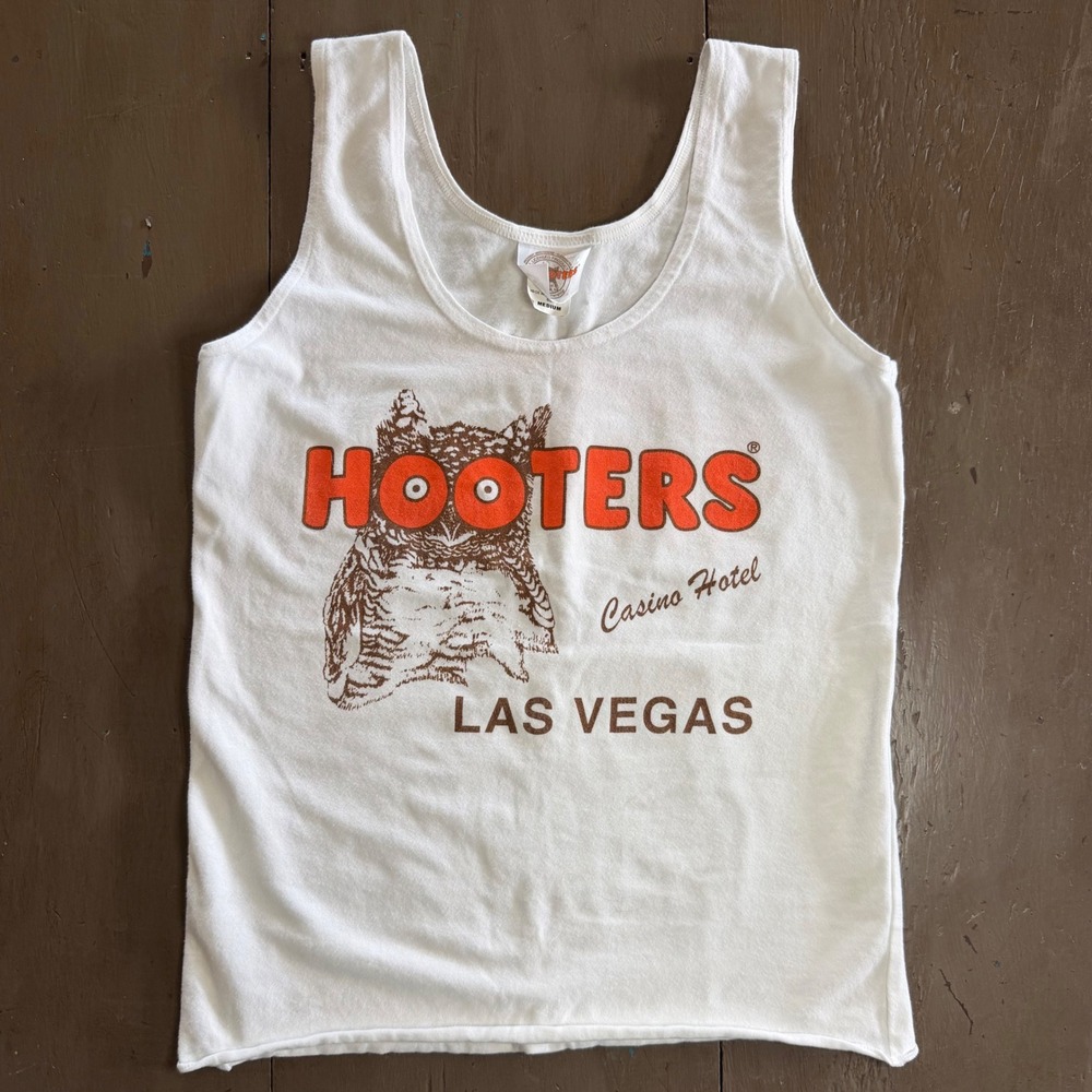 Hooters Casino Hotel Las Vegas Tank Top White Vintage Style Slogan Medium
